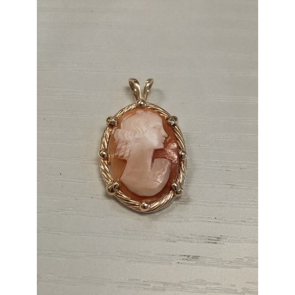 Vintage Oval Shell Cameo Brooch Pendant 14K Gold Frame Fine Carved Jewelry